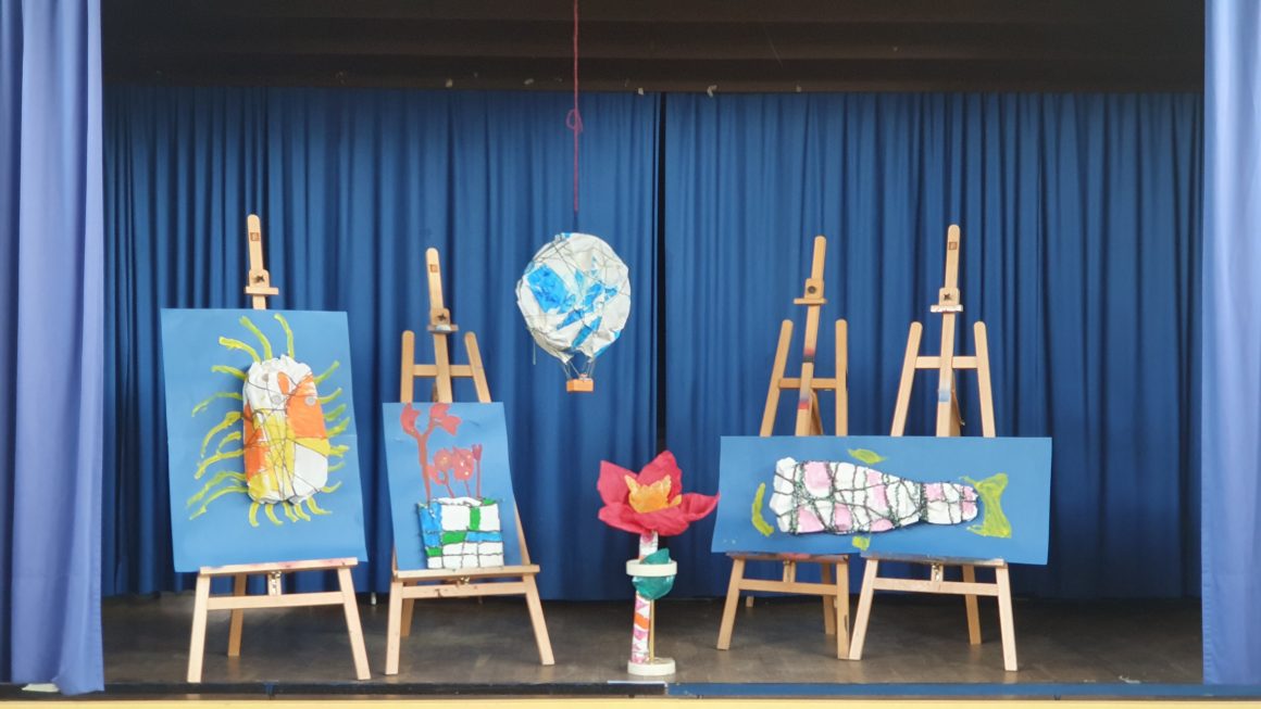 Kunstprojekt der Klasse 4a: Verpackt, verschnürt, verwandelt