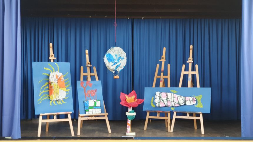 Kunstprojekt der Klasse 4a: Verpackt, verschnürt, verwandelt Kunstprojekt der Klasse 4a: Verpackt, verschnürt, verwandelt